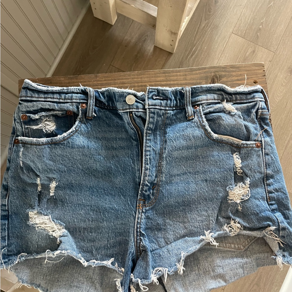 Ladies Abercrombie short high rise ! Like new